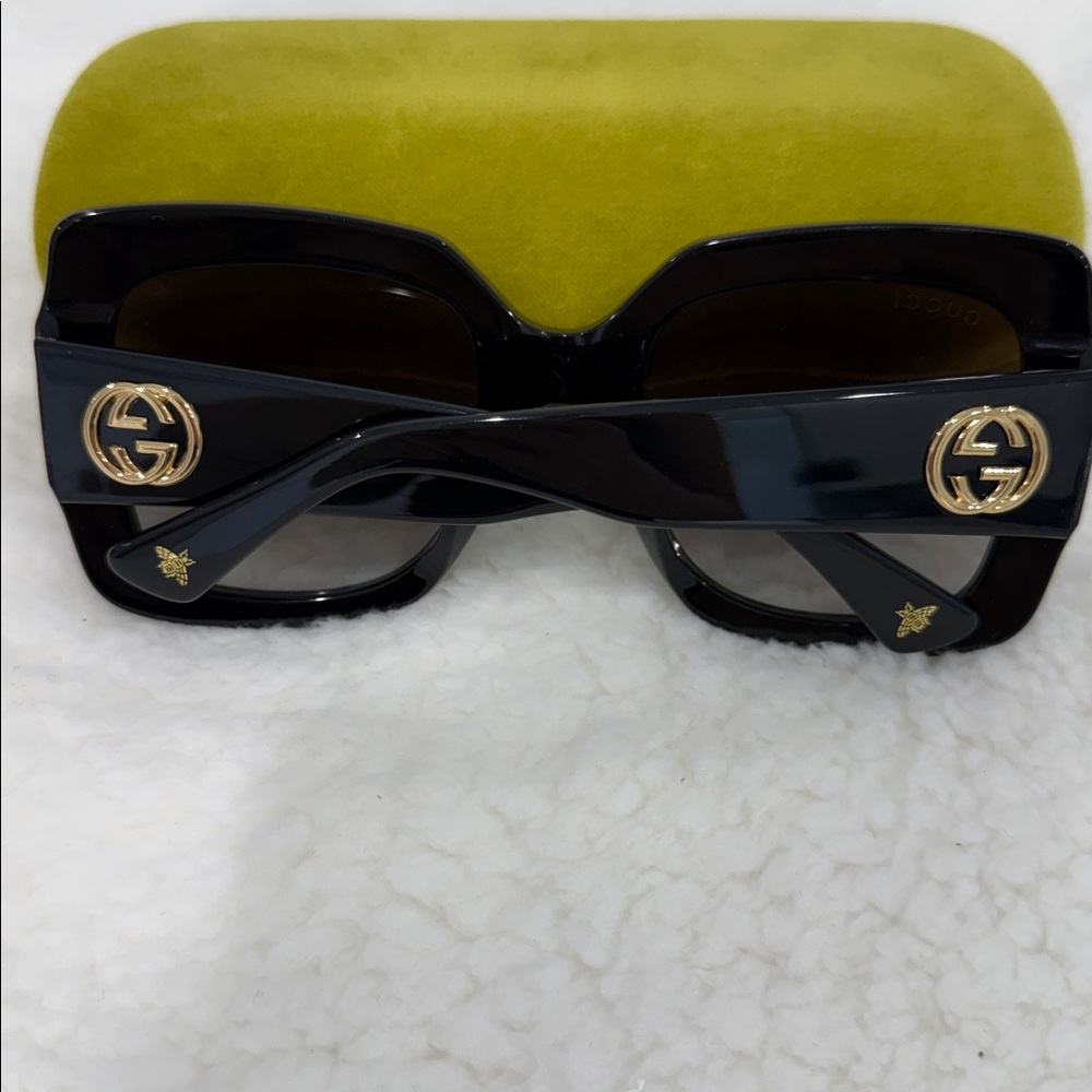 Gucci Black Sunglasses with Gold Accents - Picture 7 of 7